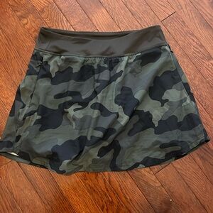 EUC Old Navy Camo Athletic Skort